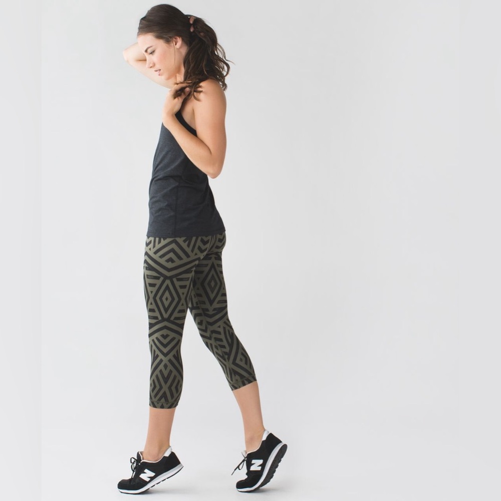 Lululemon Wunder Under Crop II Legging
Chevron Shuffle Fatigue Green Black